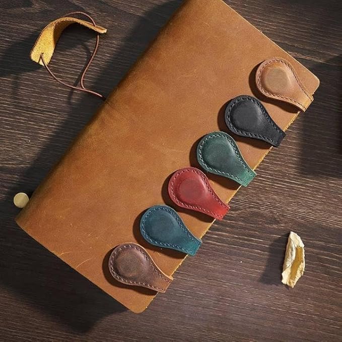 Personalized Magnetic Leather Bookmark, 26 Letters Custom Leather Bookmarks, Handmade, Leather Magnetic Bookmark for Book Lovers Readers Women Kid(Purple，C）