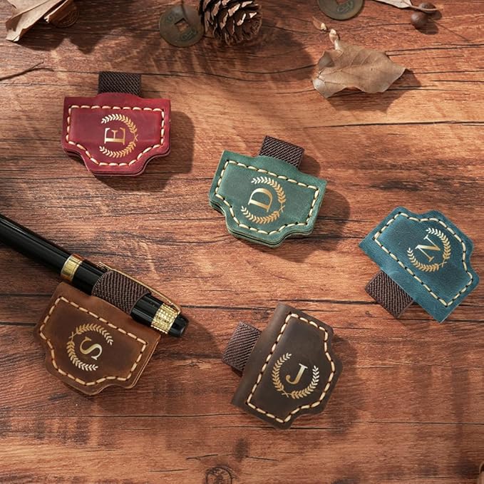Personalized Mark Bookmark with Pen Holder, Leather Magnetic Book Marker 26 Letters,Custom Initials Page Marks, Gifts for Book Lovers Readers Men Women (Green, A)