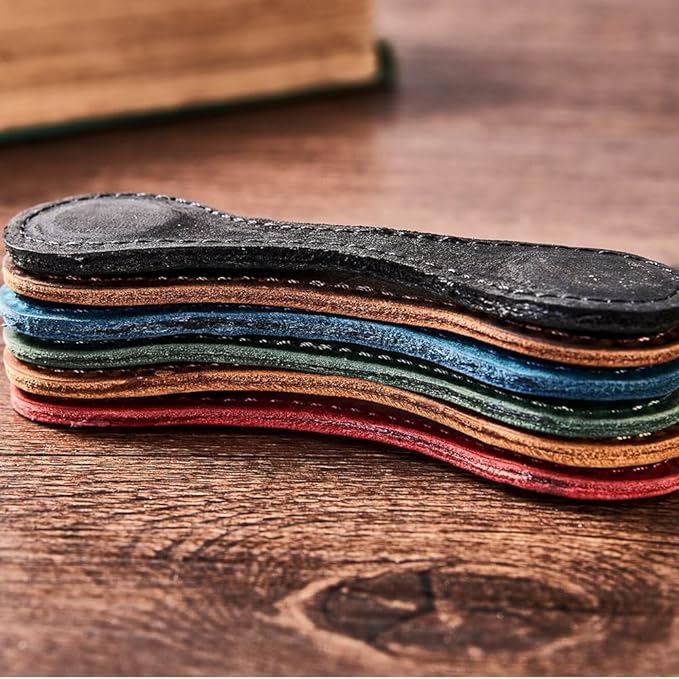Personalized Magnetic Leather Bookmark, 26 Letters Custom Leather Bookmarks, Handmade, Leather Magnetic Bookmark for Book Lovers Readers Women Kid(Green，E）